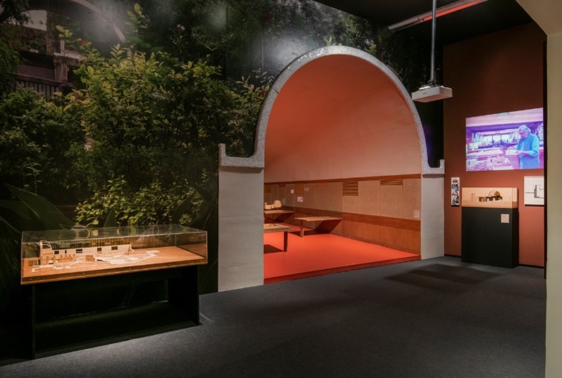 Reproducción de Sangath, estudio del arquitecto. «Balkrishna Doshi. Arquitectura para todos» Exposición Museo ICO Madrid. Foto cortesía del Museo ICO.