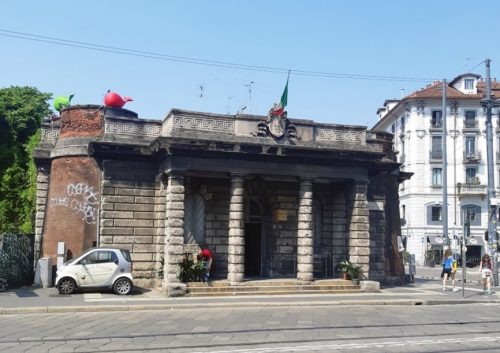 Caselli Daziari en Via Alessandro Volta, Milán, Arq. Vesare Beruto. Foto por Fernando Agrasar