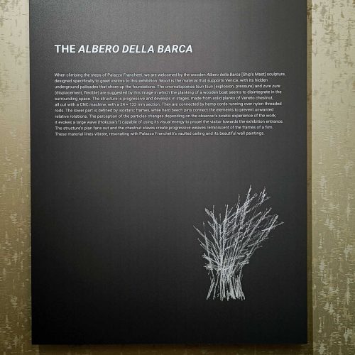 “Albero della Barca” por Kengo Kuma, en la exposición «Kengo Kuma: Onomatopoeia Architecture». Foto por Emma López Bahut